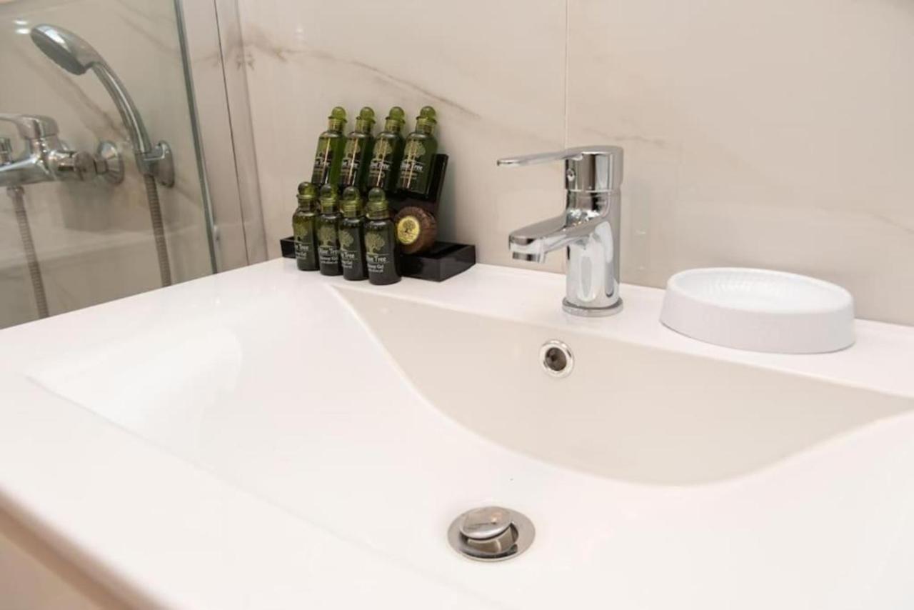 Renovated Spacious Flat 7Min To Subway Station- Athens Exterior photo